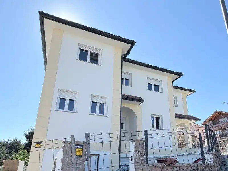Casa aparellada amb jardí en venda a San Rafael, imagen 14