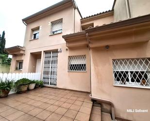 Exterior view of Single-family semi-detached for sale in El Vendrell  with Private garden, Terrace and Storage room