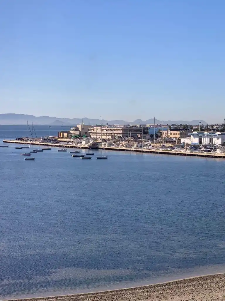 Vista exterior de Pis en venda en San Pedro del Pinatar amb Balcó