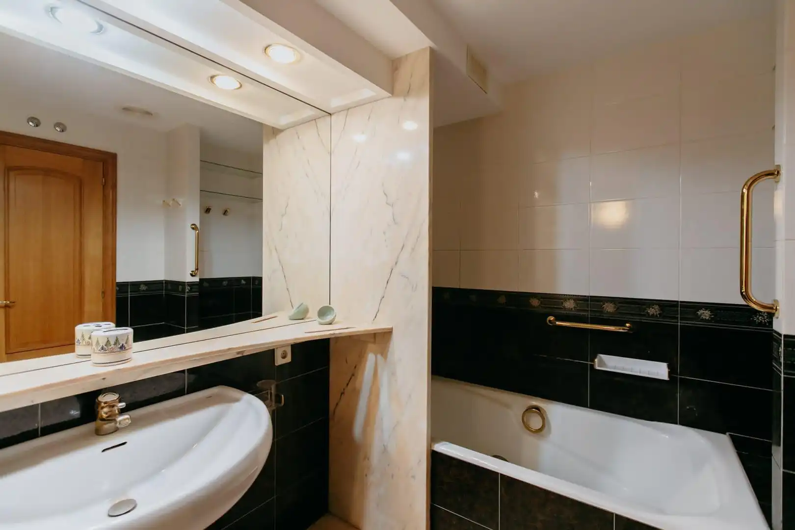Baño de Casa adosada en venta en Huesca con Aire acondicionado, Jardín privado y Terraza
