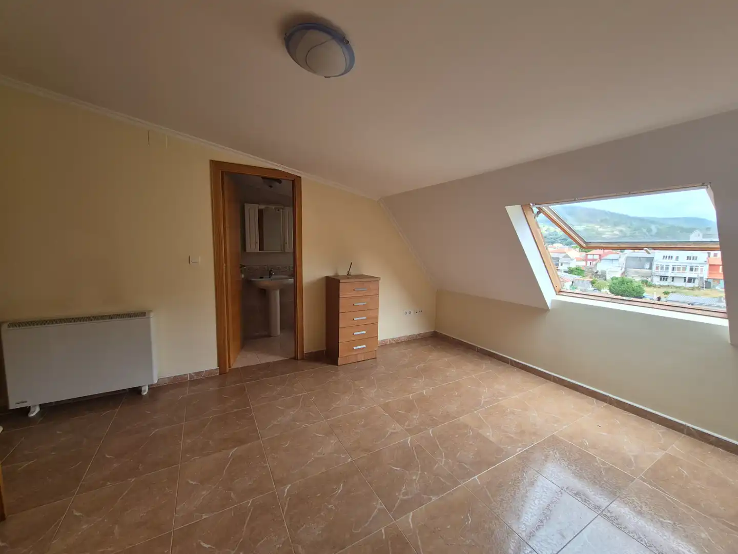 Habitación de Ático en venta en Cedeira con Amueblado