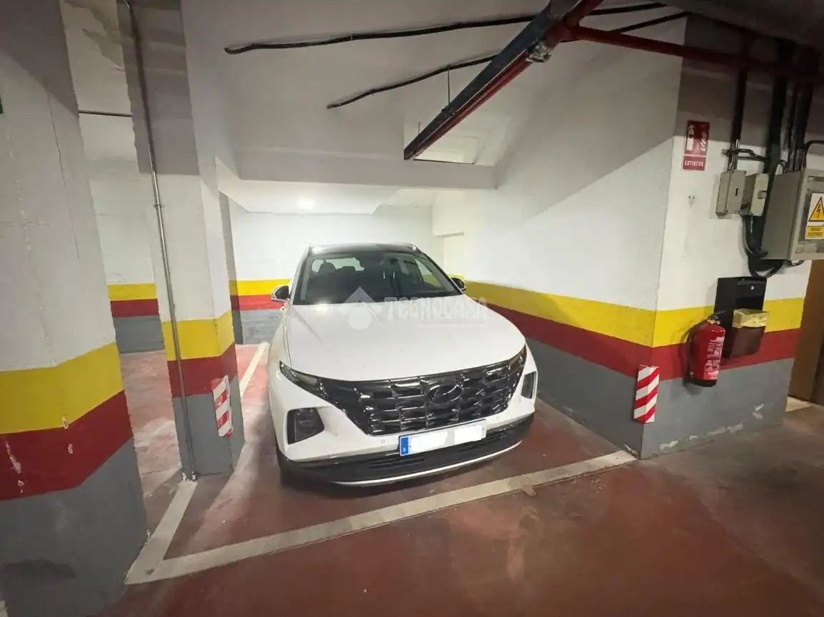 Parking de Piso en venta en Madrid con Aire acondicionado, Parquet y Piscina comunitaria
