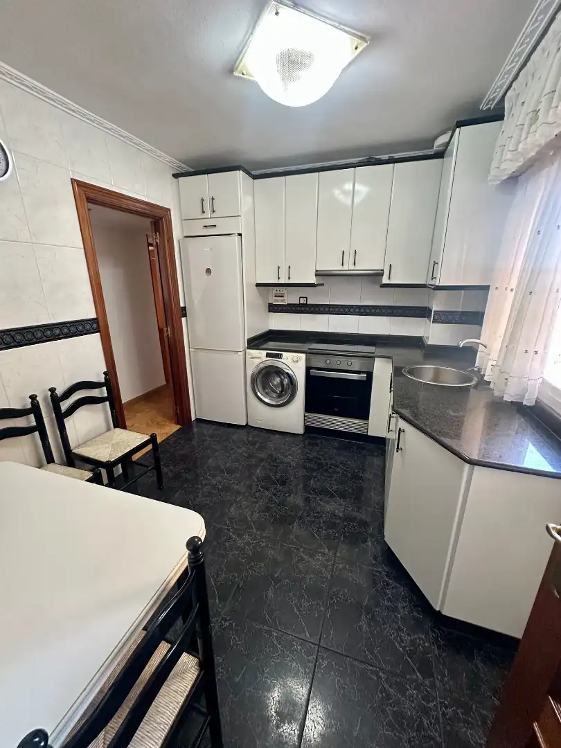 Cuina de Pis en venda en Barakaldo  amb Calefacció, Terrassa i Moblat