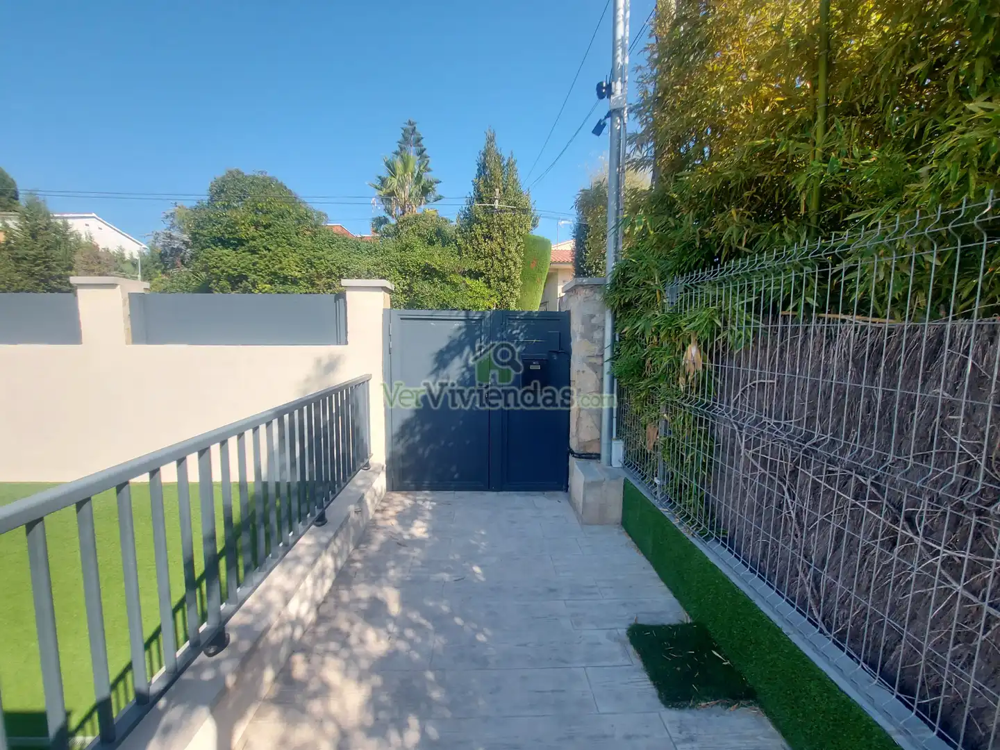 Außenansicht von Haus oder Chalet zum Verkauf in Pallejà mit Klimaanlage, Heizung und Privatgarten