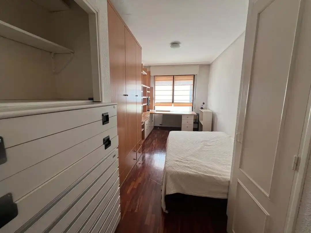 Habitación de Piso en venta en Vitoria - Gasteiz con Calefacción, Trastero y Amueblado