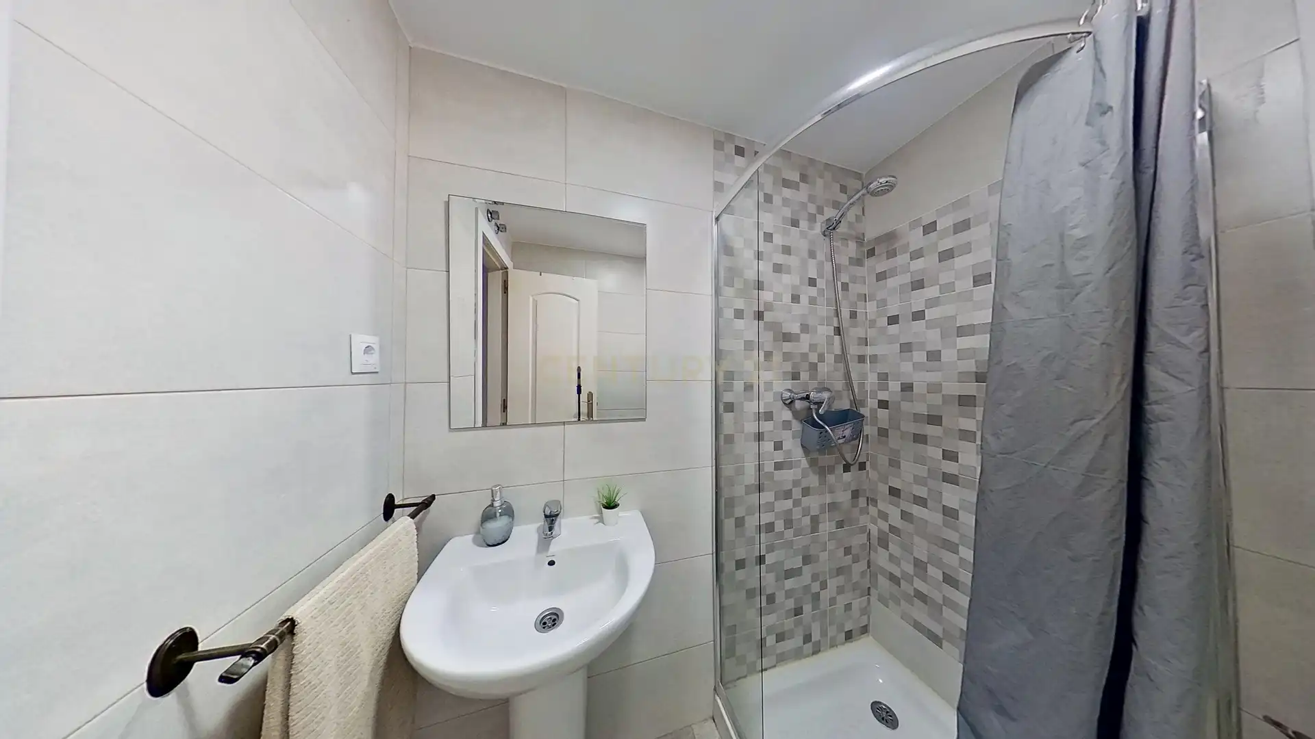 Baño de Piso en venta en Benalmádena con Aire acondicionado, Trastero y Horno