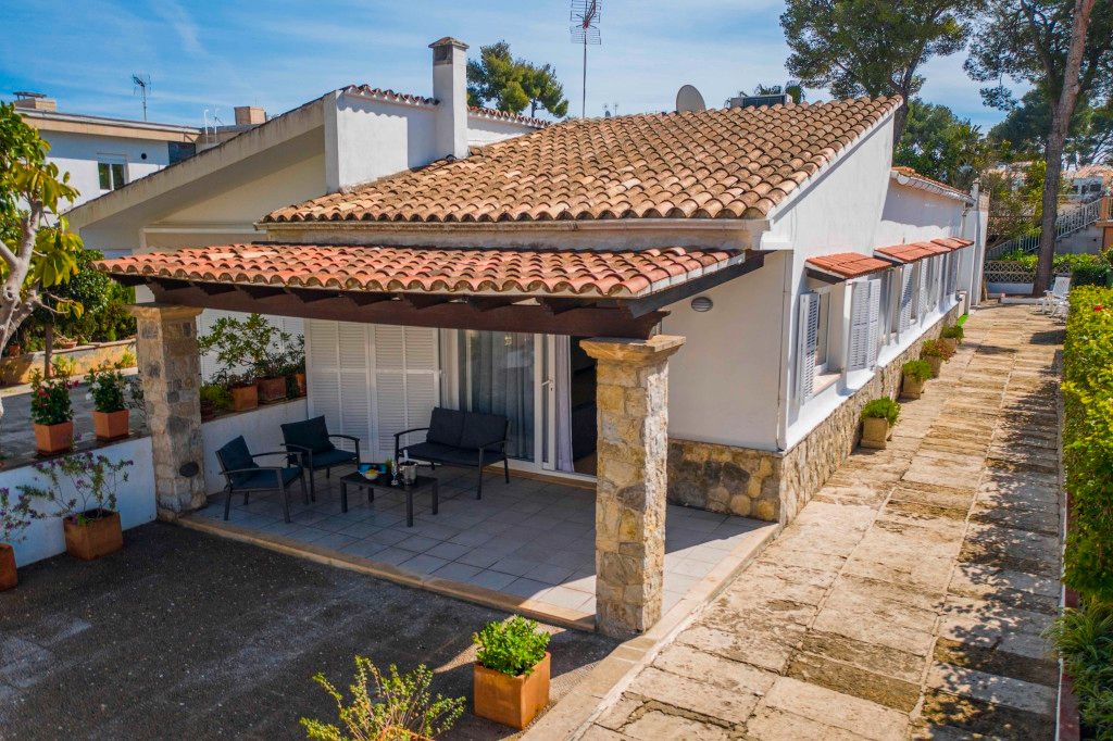 Vista exterior de Casa o xalet en venda en Alcúdia amb Aire condicionat, Jardí privat i Piscina