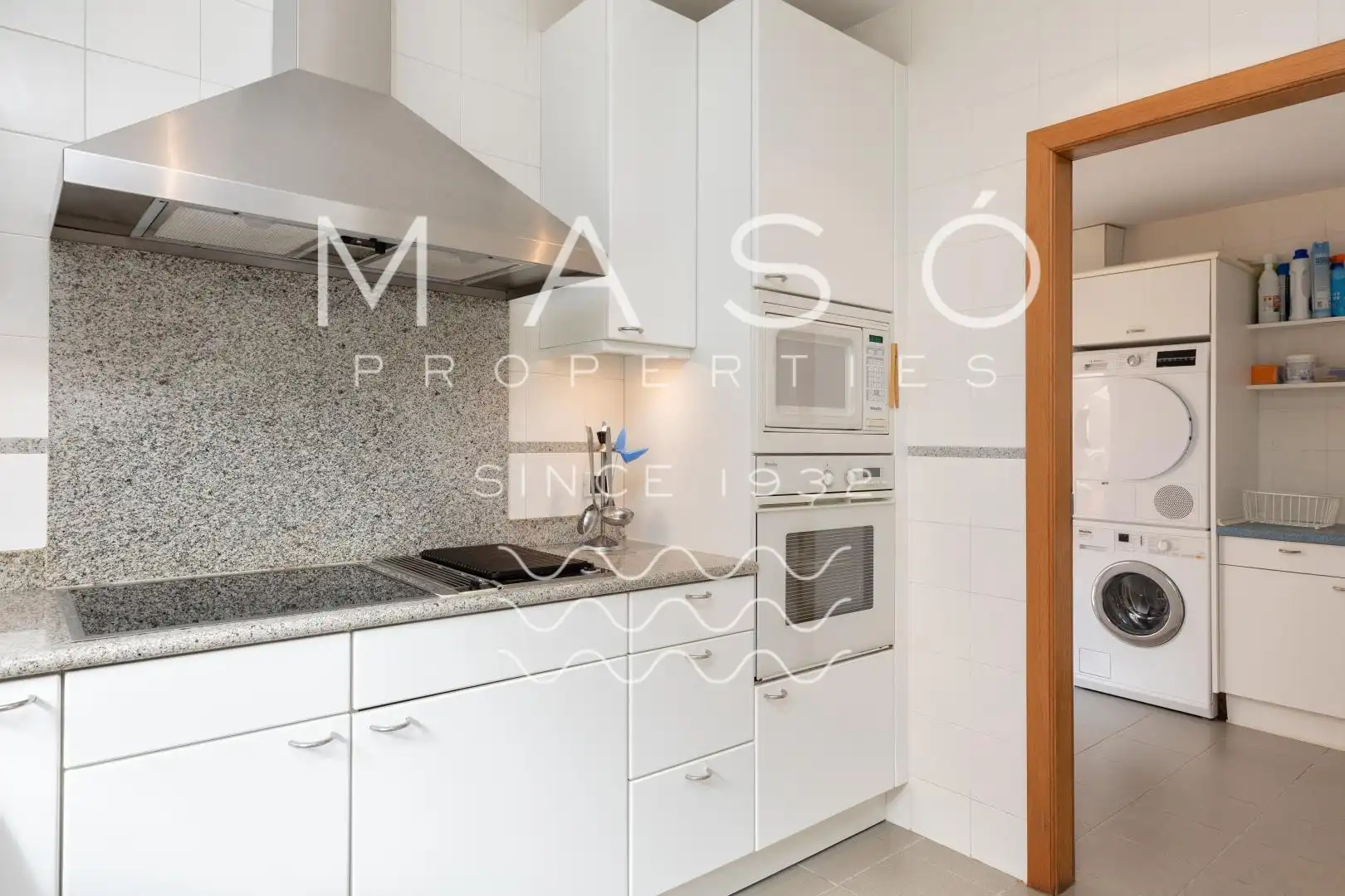 Cocina de Casa o chalet en venta en Castell d'Aro, Platja d'Aro i s'Agaró con Calefacción, Jardín privado y Terraza