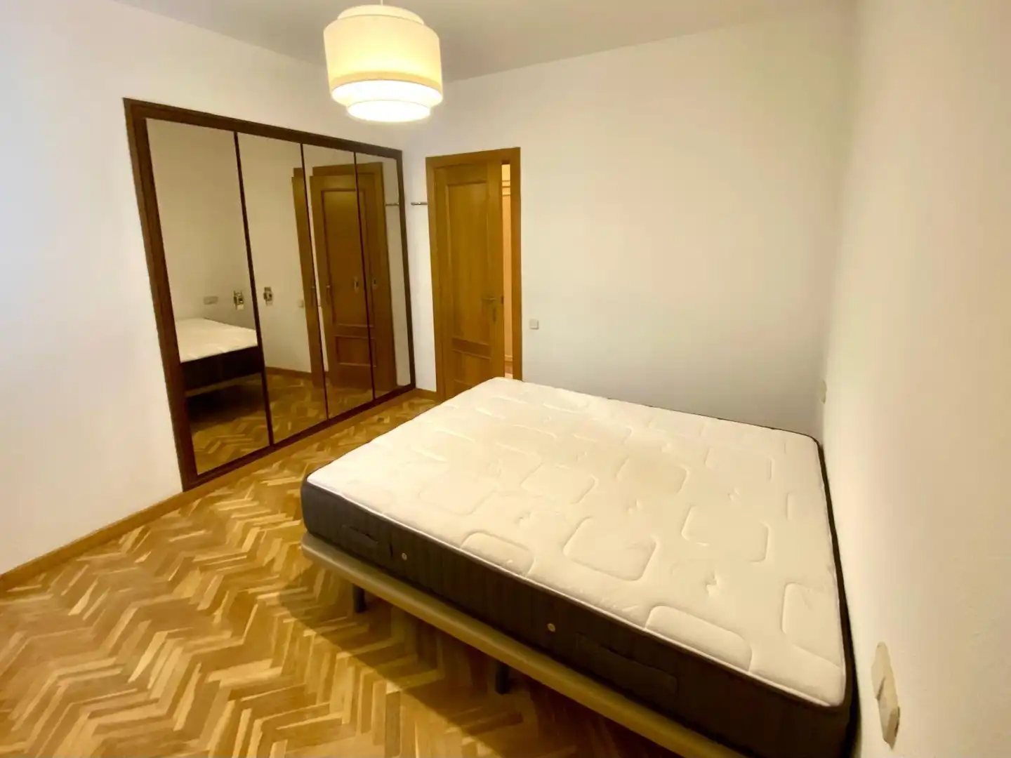 Bedroom of Flat for rent in Valencia  with Air Conditioner, Parquet flooring and Balcony