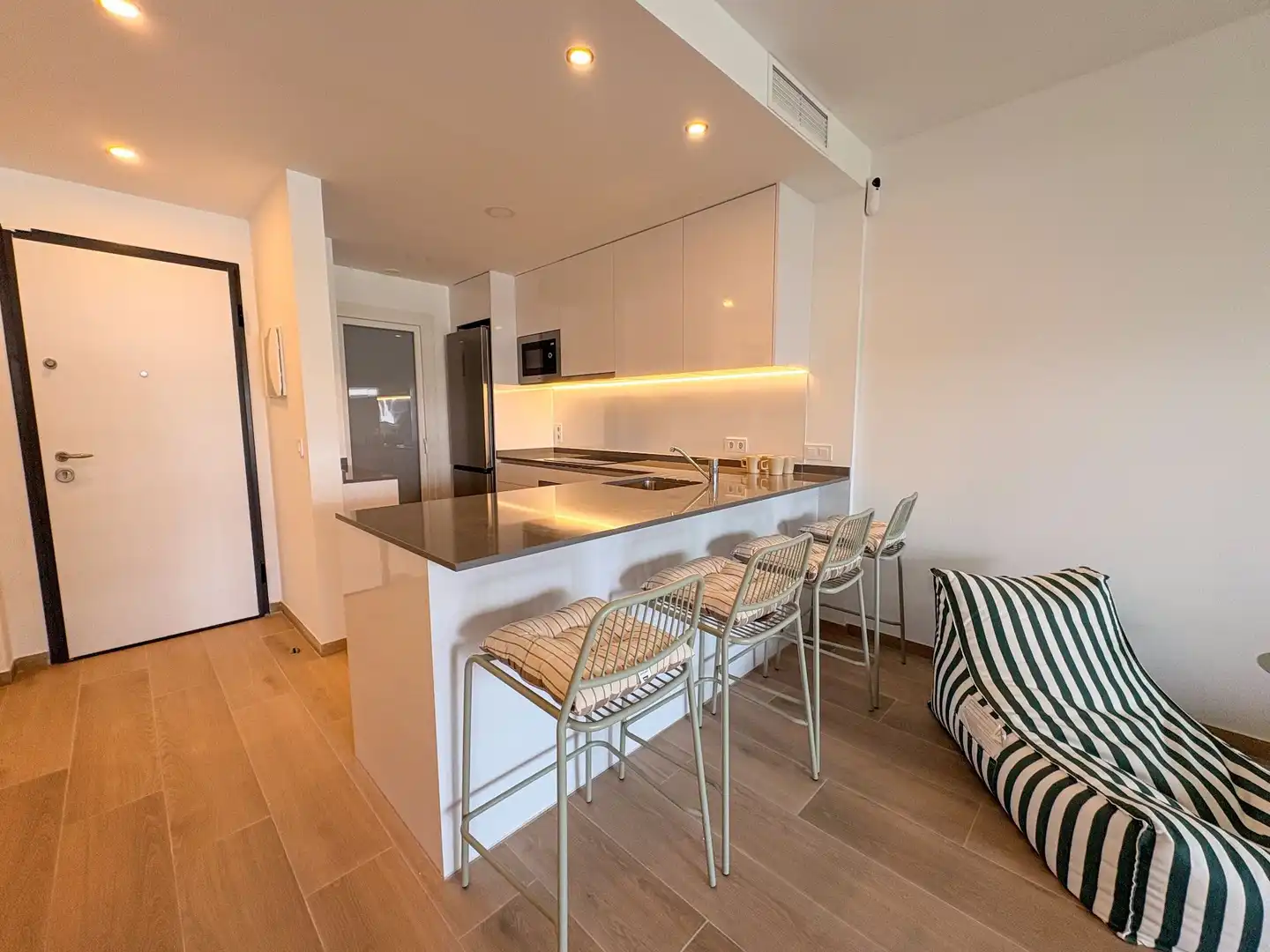 Cocina de Piso de alquiler en Torrevieja con Aire acondicionado, Calefacción y Terraza