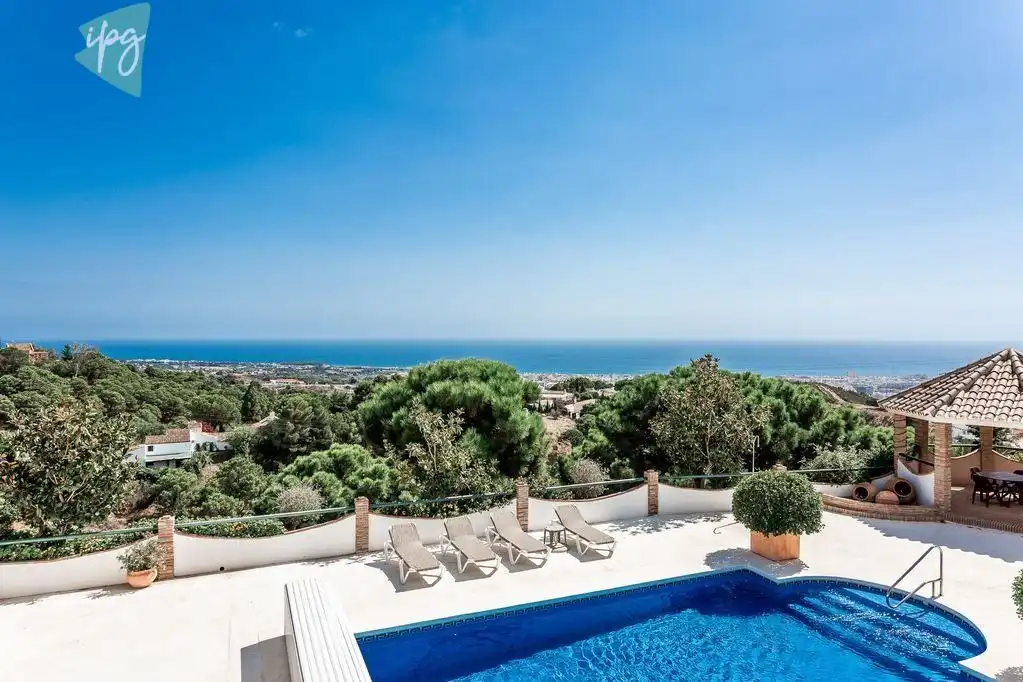 Piscina de Casa o xalet en venda en Estepona amb Aire condicionat, Calefacció i Jardí privat