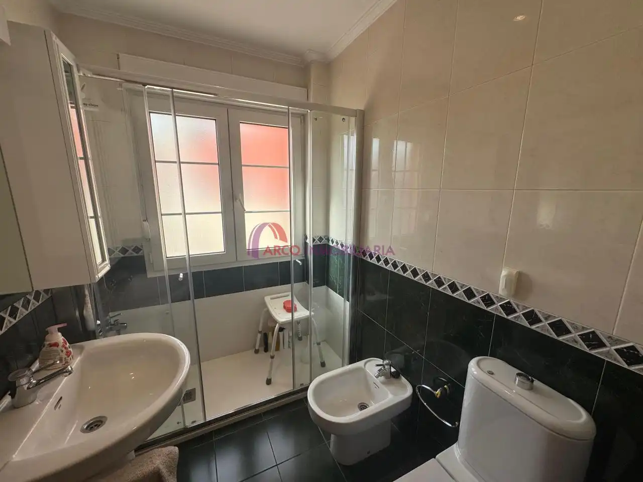 Baño de Casa o chalet en venta en Alfoz de Quintanadueñas con Calefacción, Jardín privado y Amueblado