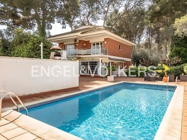 Haus mit Pool zum Verkauf in Montmar