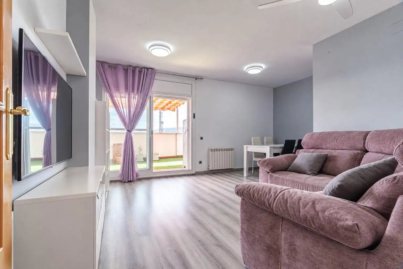 Wohnzimmer von Dachboden zum Verkauf in El Vendrell mit Heizung, Parkett und Terrasse