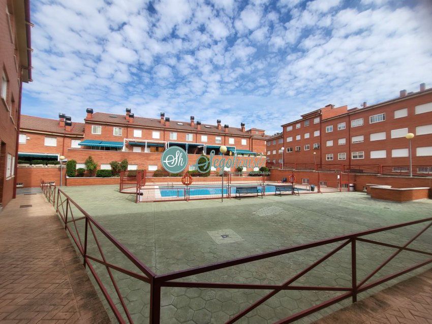 Swimming pool of Flat to rent in Segovia Capital  with Heating and Parquet flooring