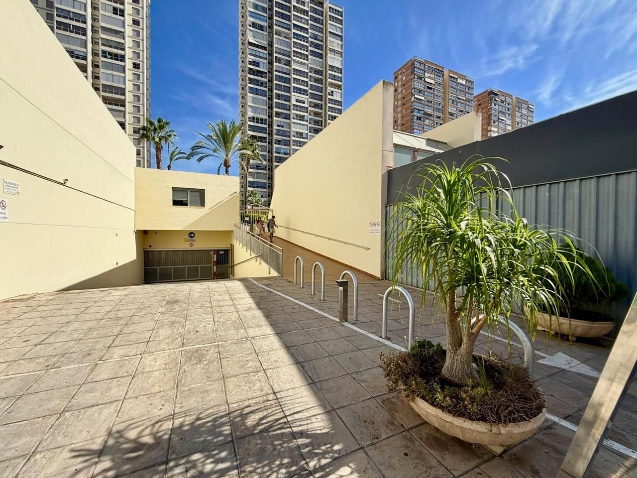 Vista exterior de Garatge en venda en Benidorm