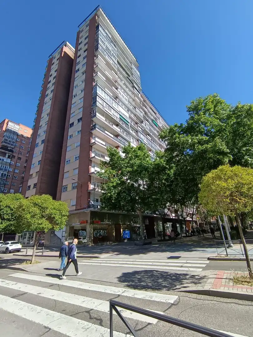 Vista exterior de Piso de alquiler en Valladolid con Calefacción, Parquet y Terraza