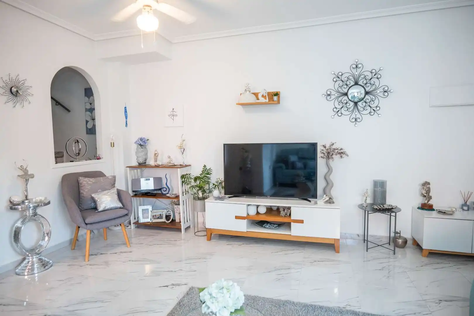 Sala d'estar de Casa adosada en venda en Los Montesinos amb Aire condicionat, Jardí privat i Terrassa