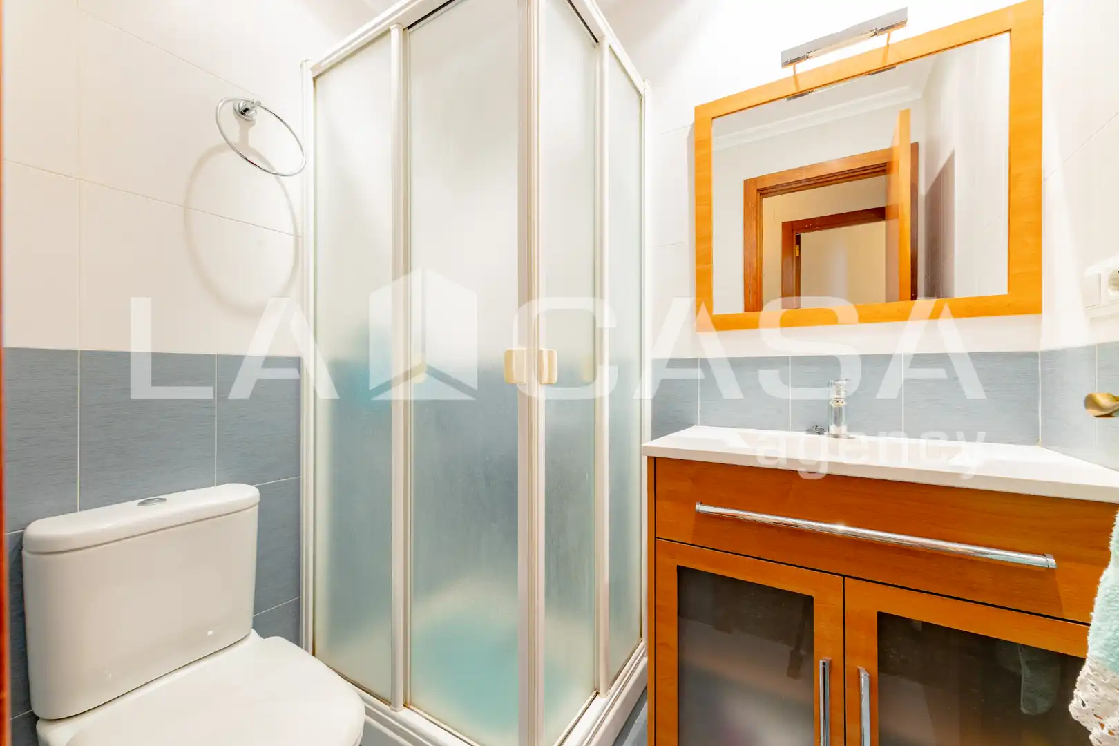 Bathroom of Flat for sale in Valencia  with Air Conditioner and Balcony