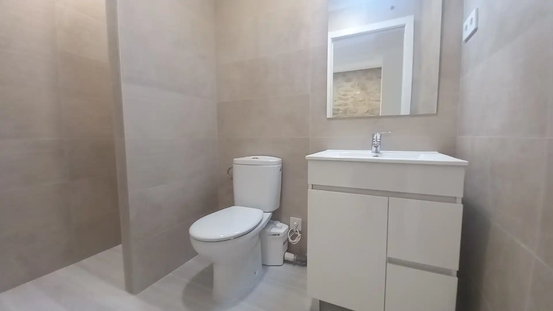 Badezimmer von Geschaftsraum zur Miete in Barcelona mit Klimaanlage und Heizung