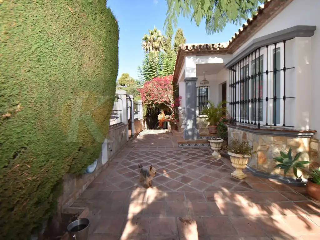 Vista exterior de Casa o xalet en venda en Mijas amb Aire condicionat, Jardí privat i Terrassa