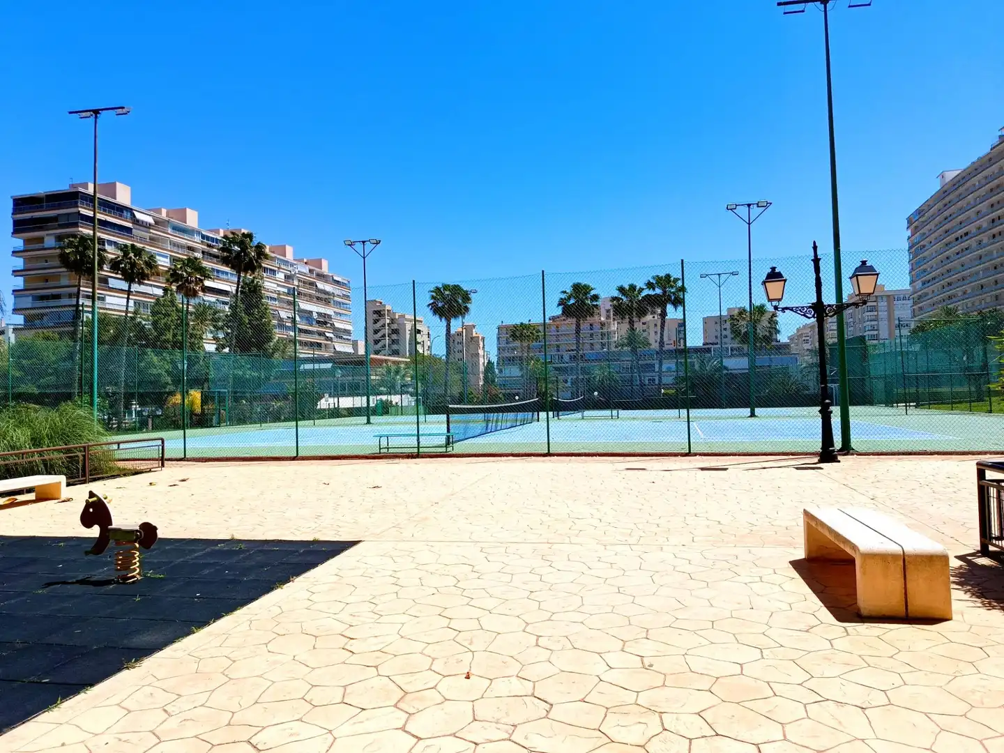 Außenansicht von Wohnungen zum Verkauf in Alicante / Alacant mit Klimaanlage, Heizung und Alarm
