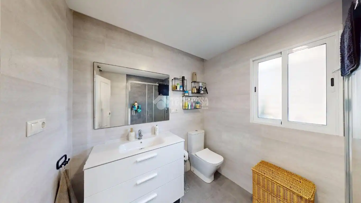 Baño de Piso en venta en Valencia con Aire acondicionado, Calefacción y Balcón