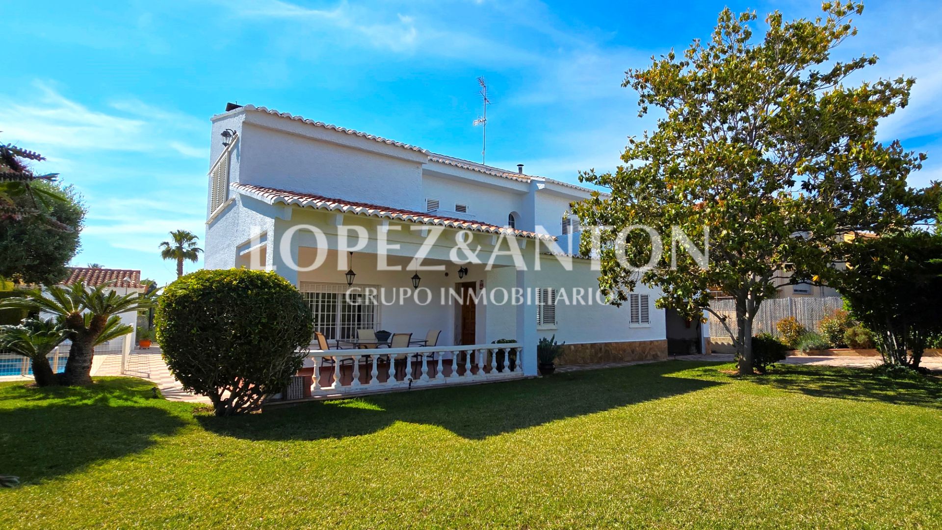 Exterior view of House or chalet for sale in L'Eliana  with Air Conditioner, Heating and Private garden