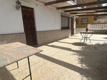 Casa aparellada amb balcó en venda a El Hornillo