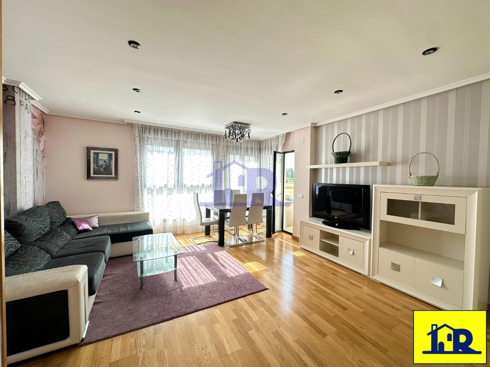 Sala de estar de Piso en venta en Cuenca Capital con Calefacción, Terraza y Trastero