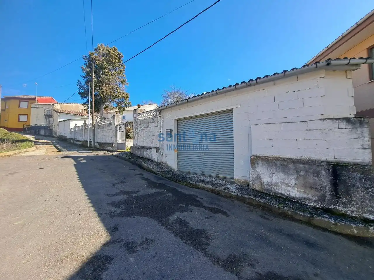 Vista exterior de Casa o xalet en venda en Gradefes amb Calefacció, Jardí privat i Traster