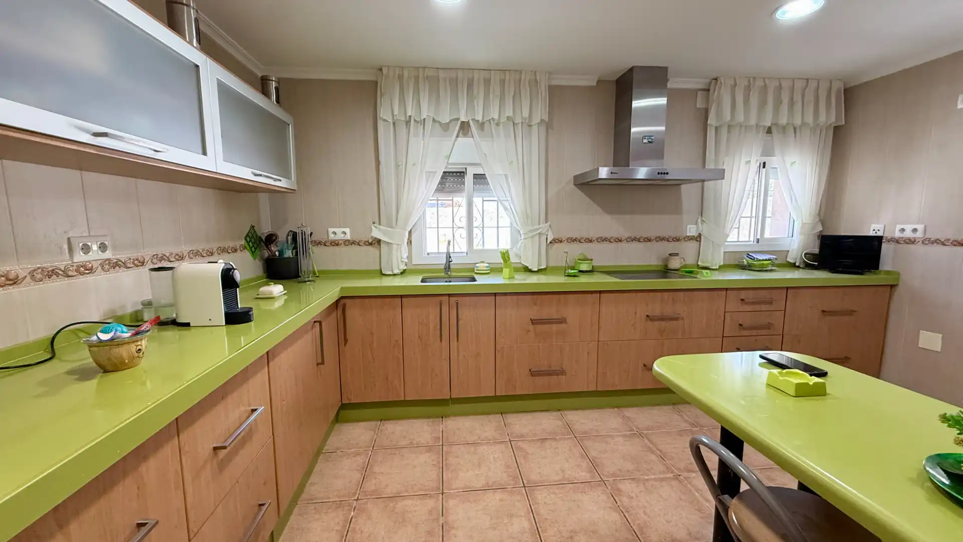 Cocina de Casa o chalet en venta en Chiclana de la Frontera con Aire acondicionado, Calefacción y Jardín privado