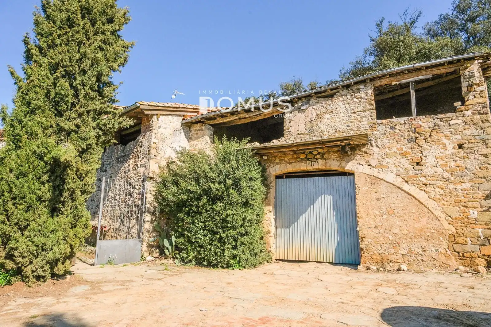 Exterior view of Country homes for sale in Besalú  with Private garden