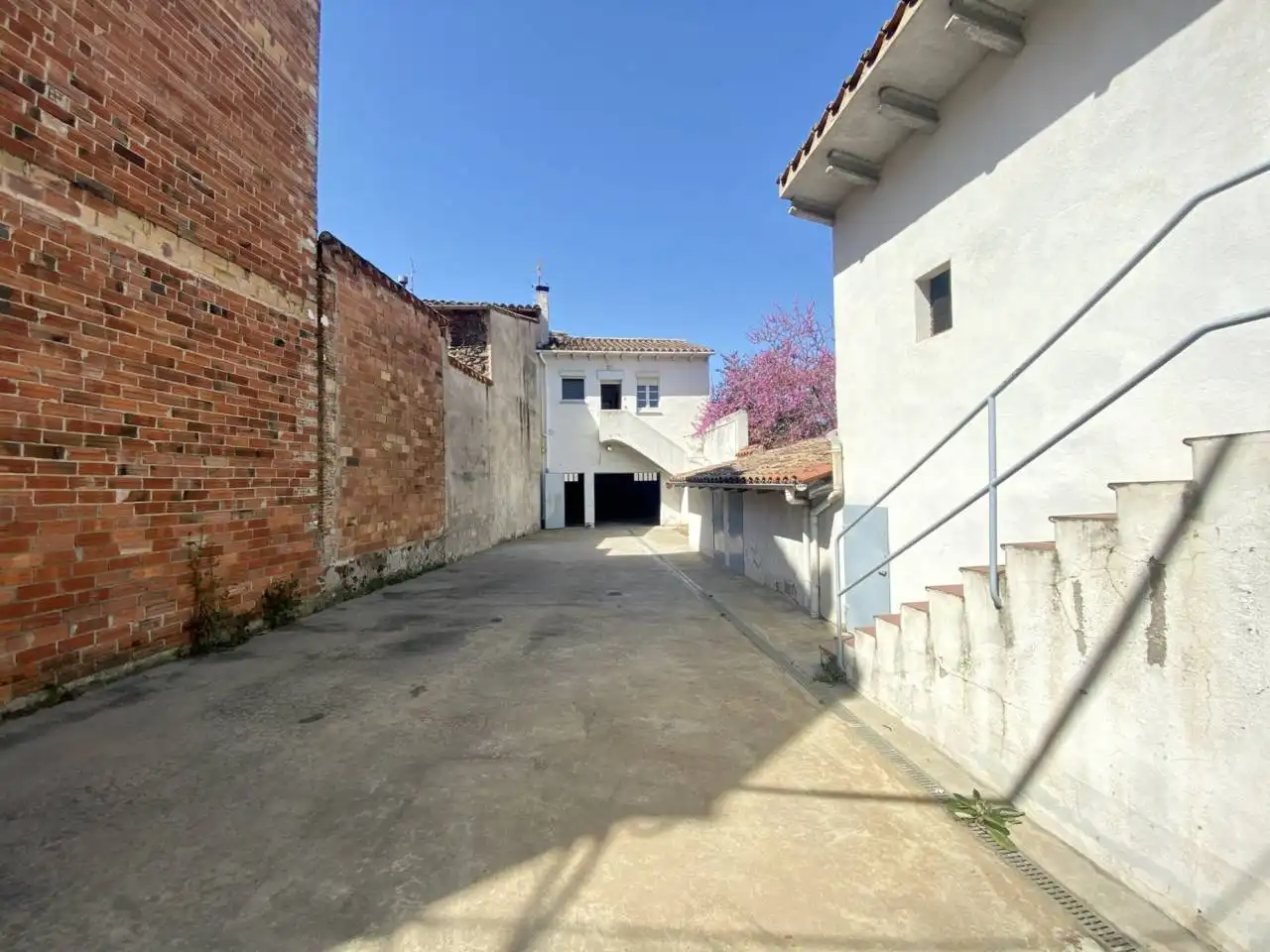 Vista exterior de Casa o xalet en venda en Sant Joan Les Fonts amb Calefacció i Jardí privat