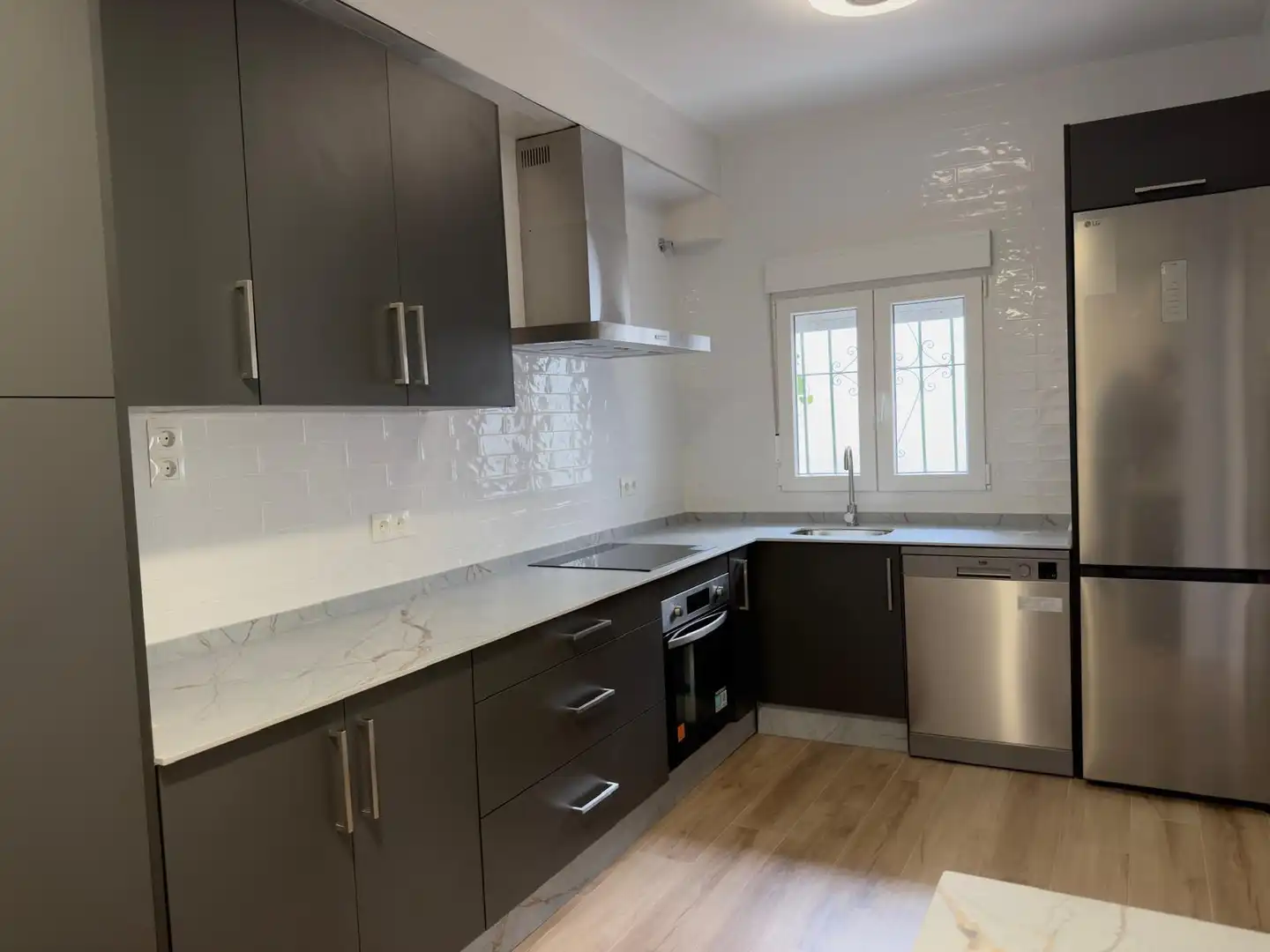Cocina de Piso de alquiler en Sevilla con Balcón