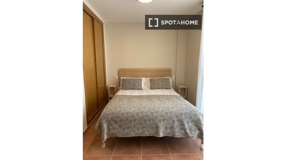 Dormitori de Apartament per a compartir en Daimús amb Aire condicionat, Terrassa i Moblat