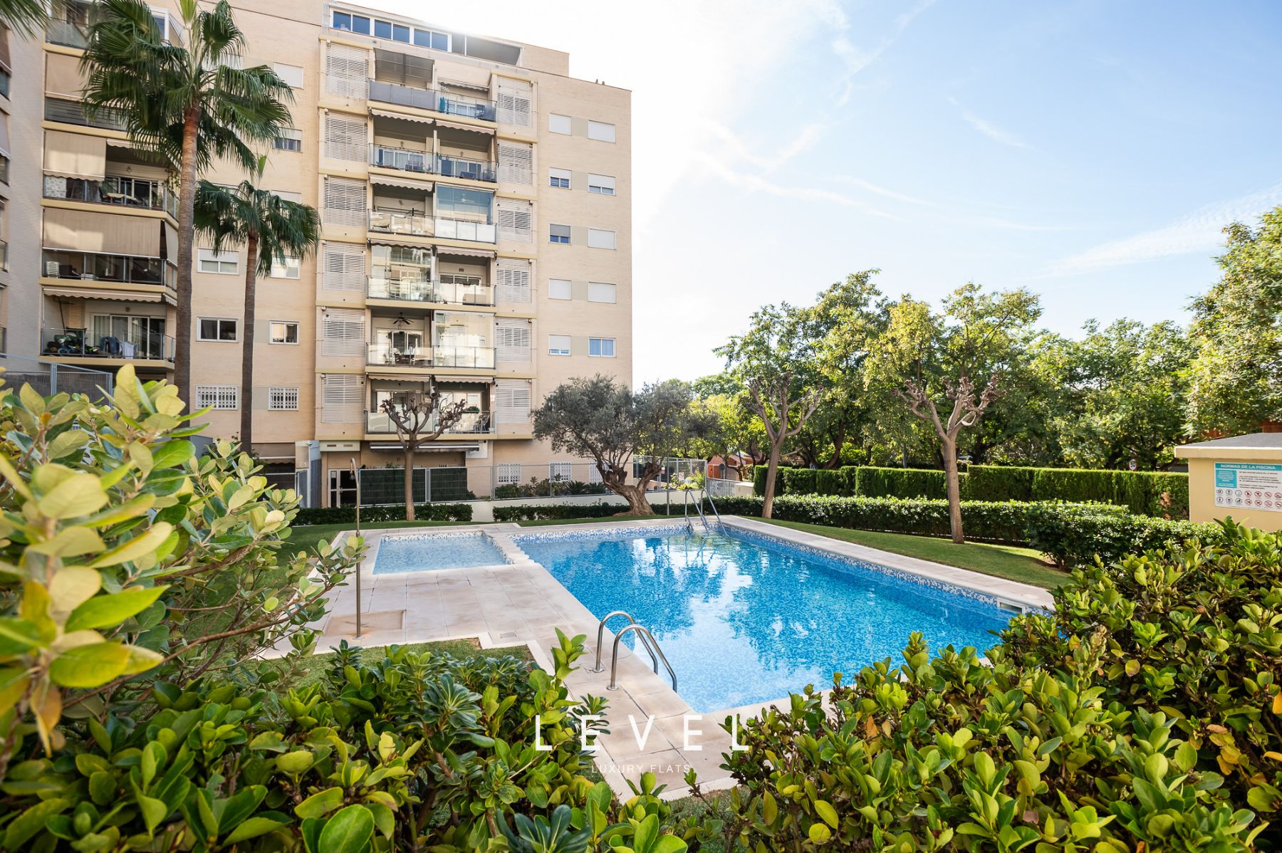 Swimming pool of Flat for sale in Paterna  with Air Conditioner, Heating and Terrace