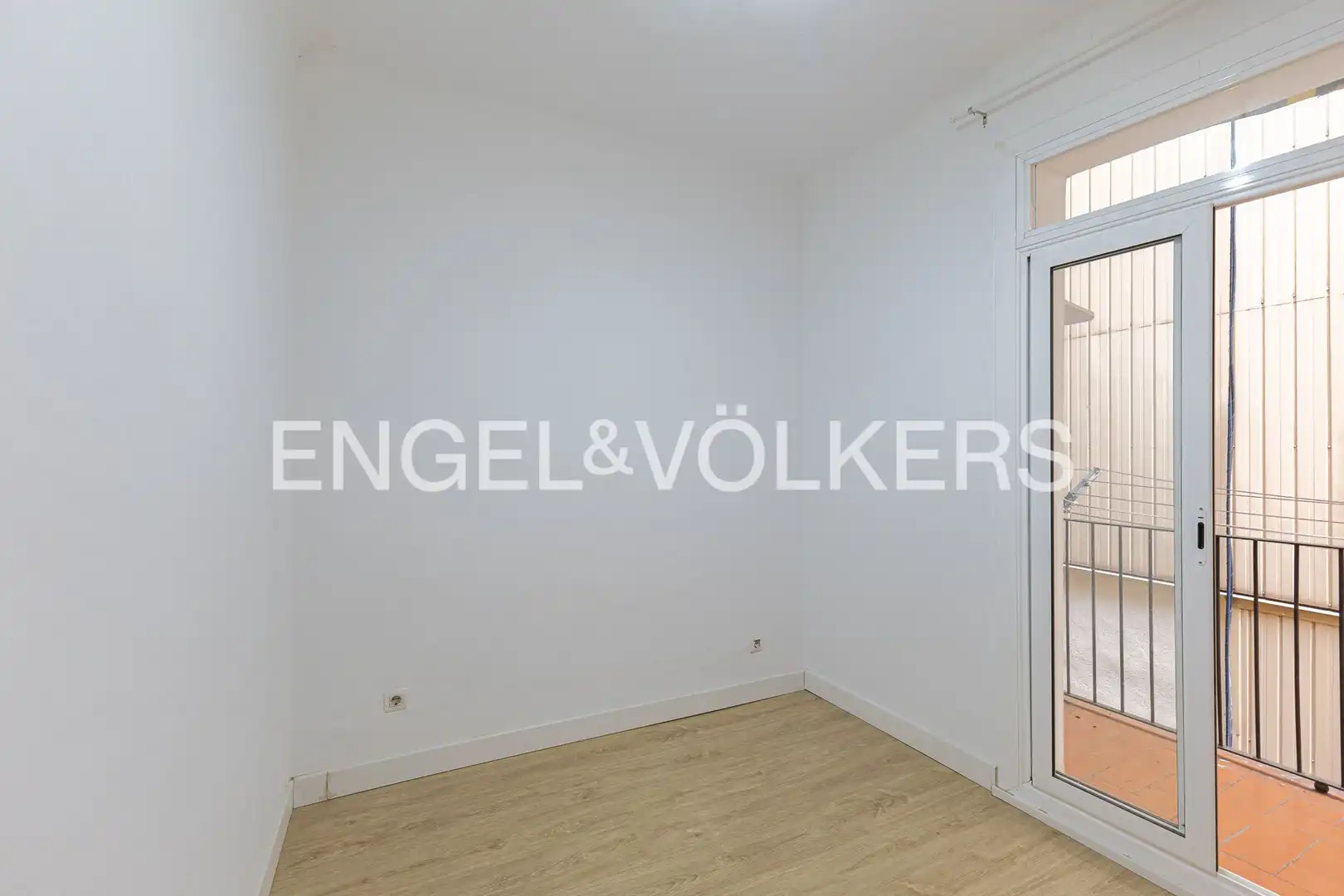 Flat for sale in Barcelona  with Heating, Parquet flooring and Balcony