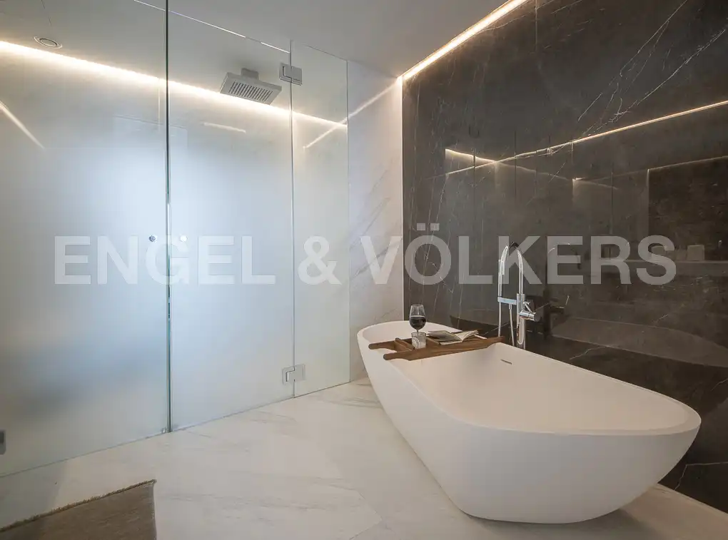 Baño de Piso de alquiler en Barcelona con Aire acondicionado, Calefacción y Piscina