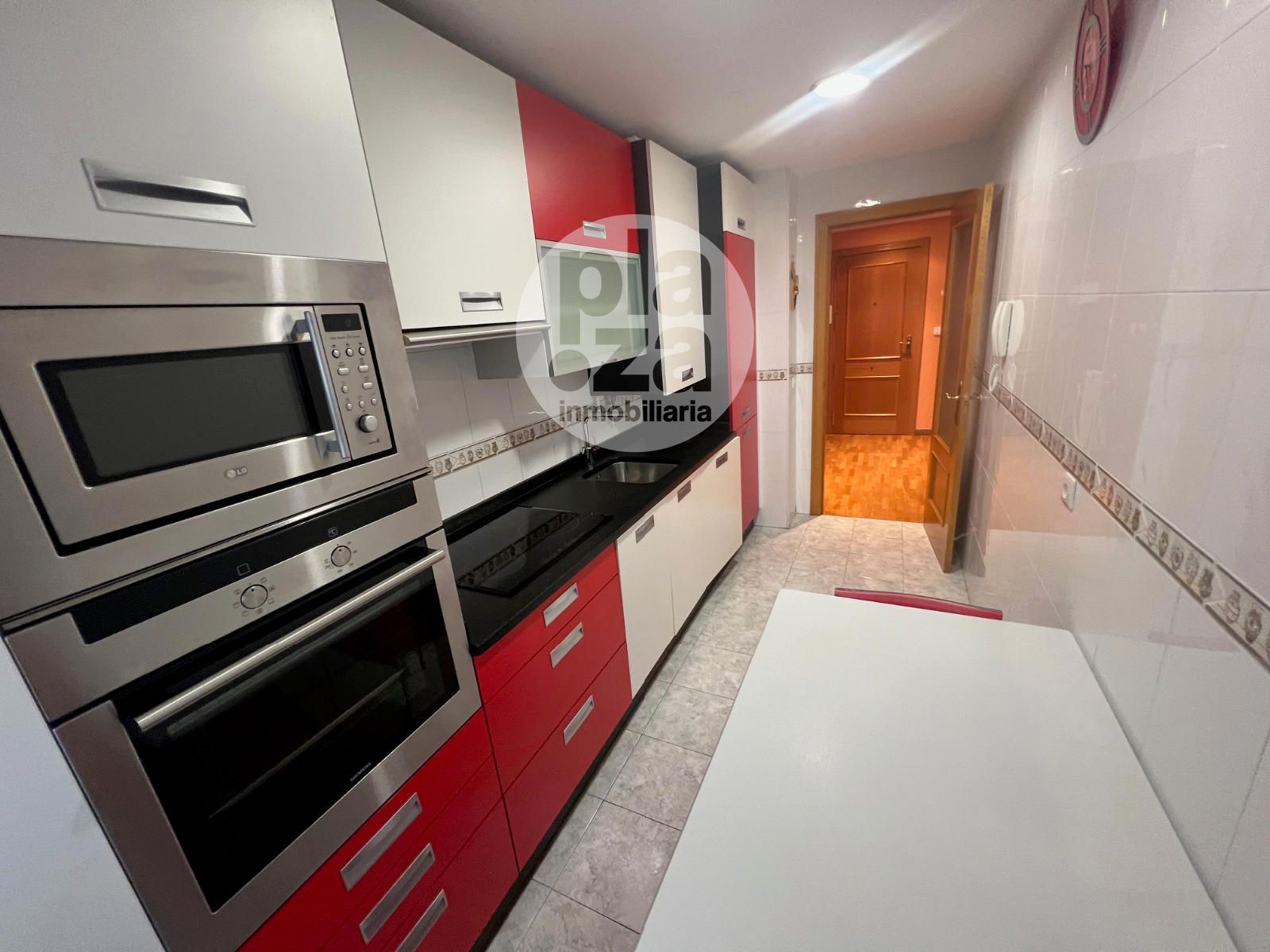 Cocina de Piso en venta en Burgos Capital con Calefacción, Trastero y Amueblado