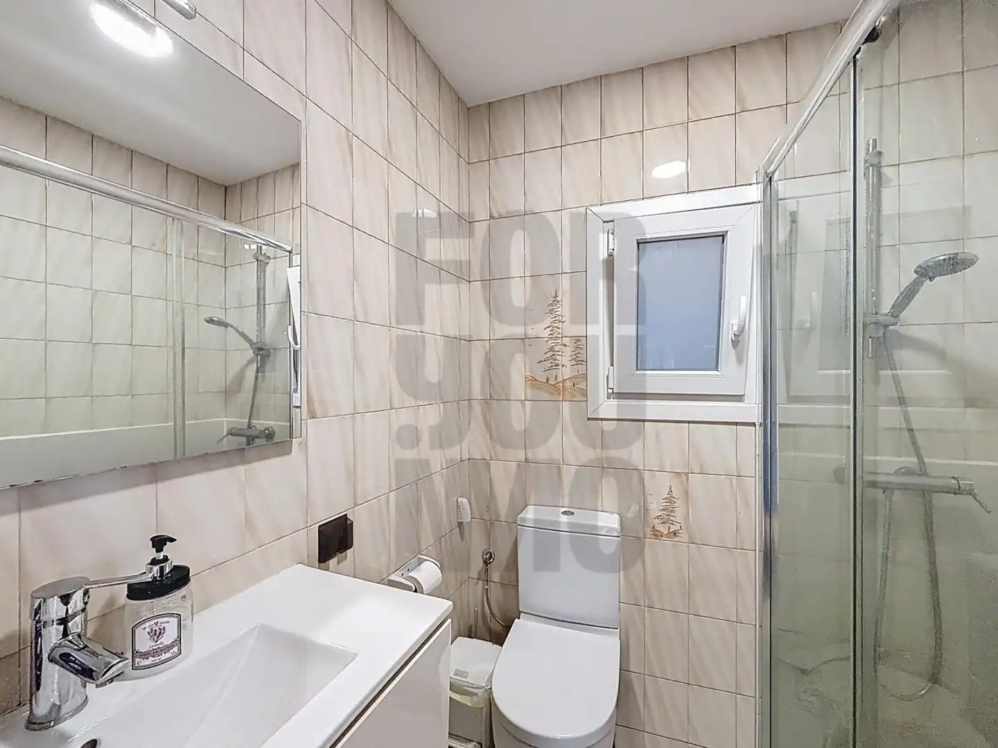 Baño de Piso en venta en Donostia - San Sebastián  con Calefacción y Balcón