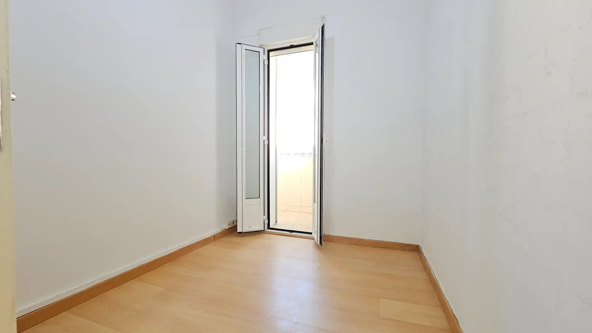 Bedroom of Flat for sale in Zaragoza  with Heating and Balcony
