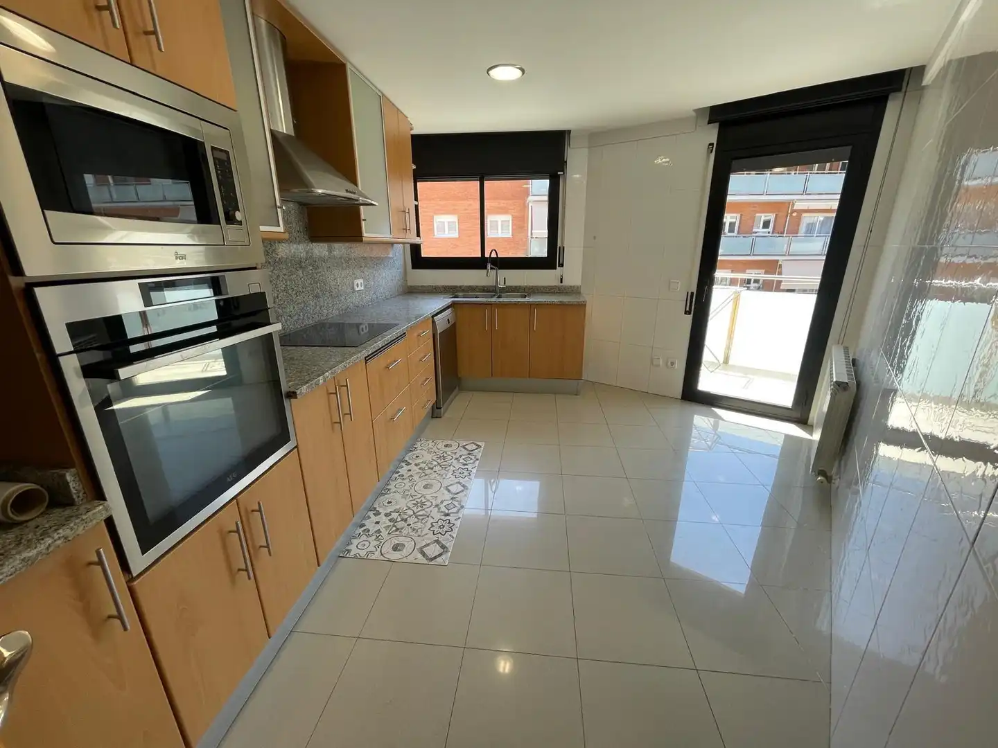 Kitchen of Flat for rent in Girona  with Air Conditioner, Heating and Balcony
