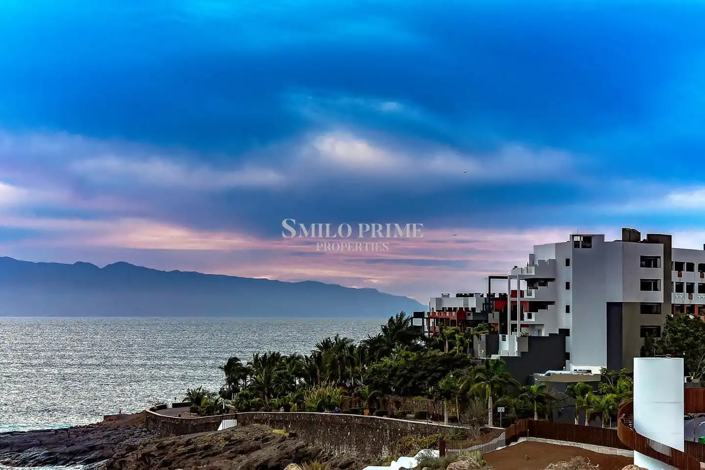 Vista exterior de Estudio en venta en Adeje con Terraza, Amueblado y Piscina comunitaria