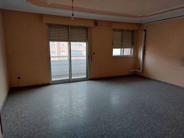 Pis amb balcó en venda a Villarrobledo