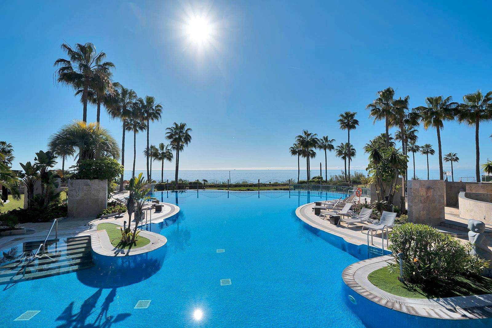 Piscina de Apartament en venda en Estepona amb Terrassa, Traster i Moblat