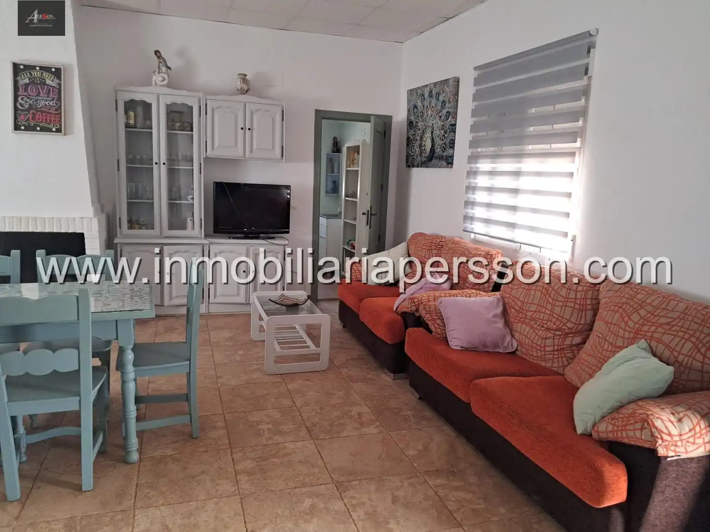 Sala d'estar de Finca rústica en venda en Fuente Palmera amb Aire condicionat, Piscina i Moblat