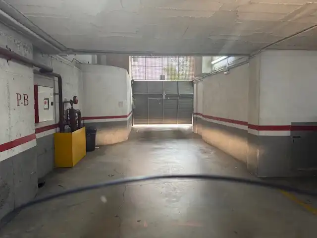 Parkplatz von Garage zum Verkauf in Barcelona mit Alarm