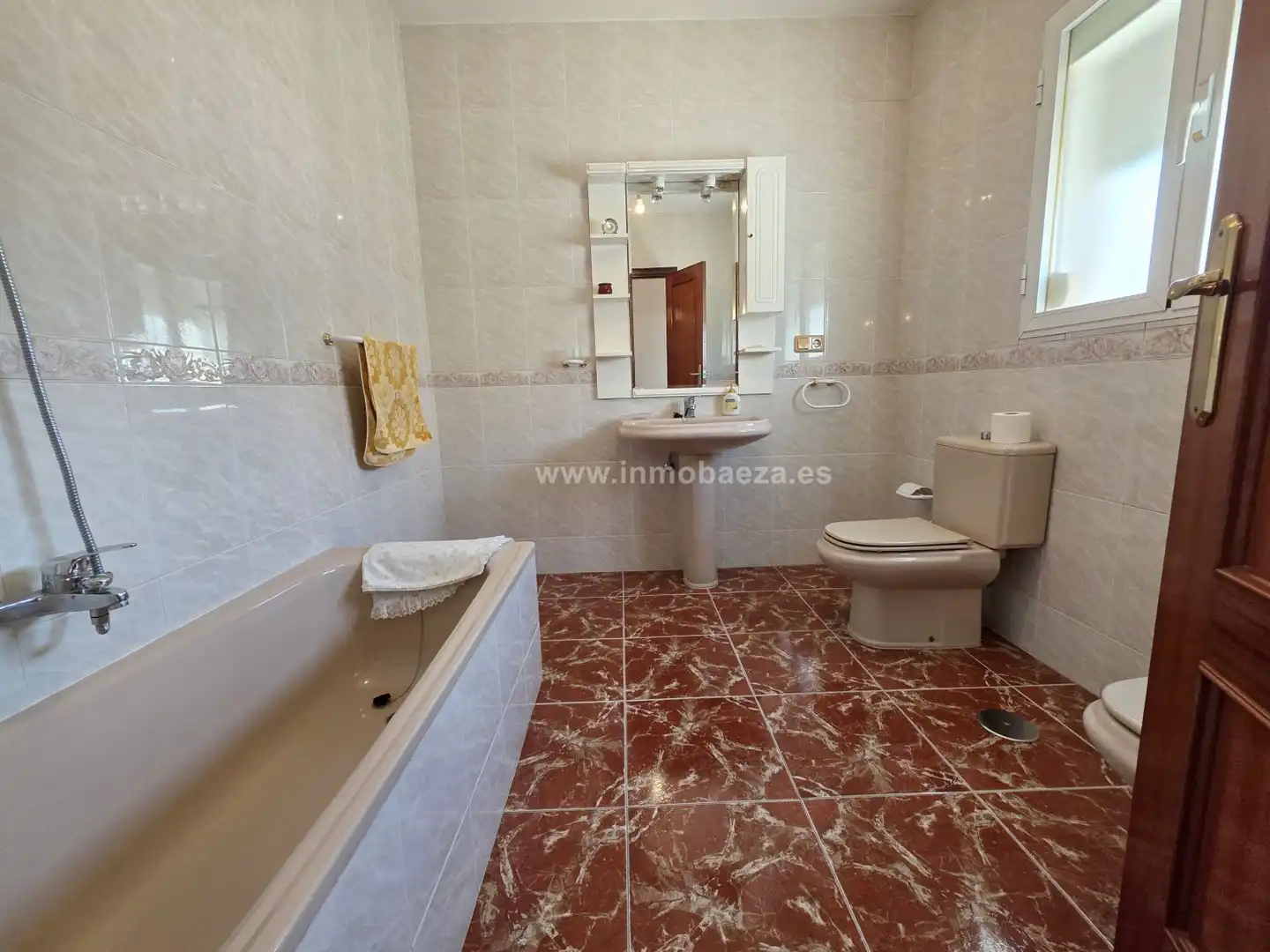 Bathroom of Houses for rent in Baeza  with Terrace, Furnished and Balcony