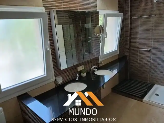 Baño de Casa o chalet de alquiler en Paterna con Aire acondicionado, Calefacción y Jardín privado